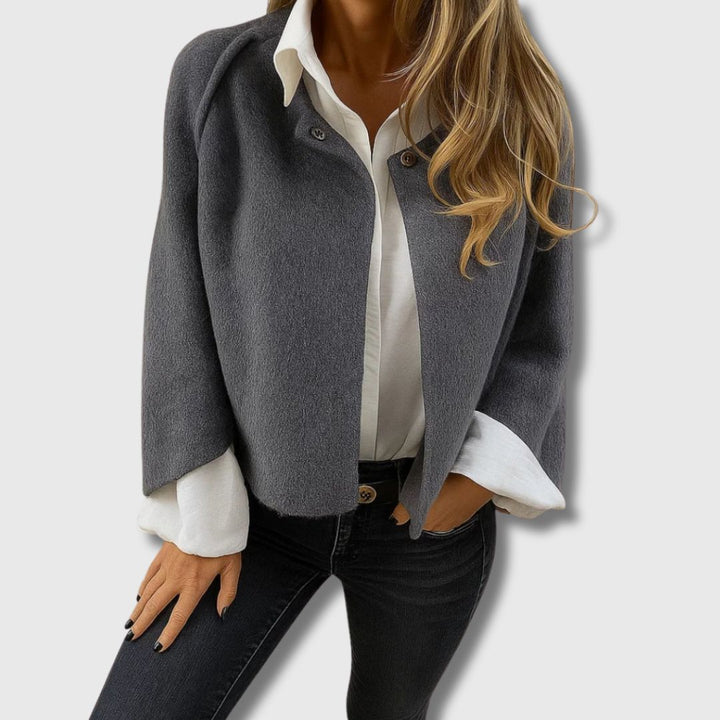 Ava – Short and Warm Cardigan